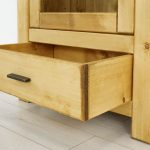 witryna z litego drewna świerkowego