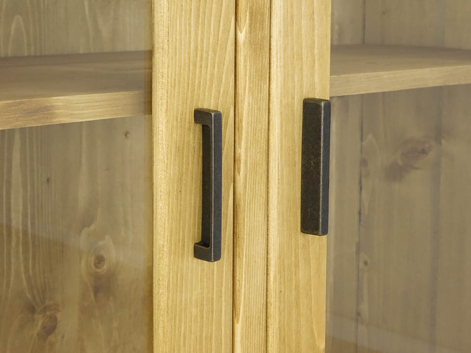 witryna z litego drewna świerkowego