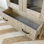 witryna z pojemnymi szufladami