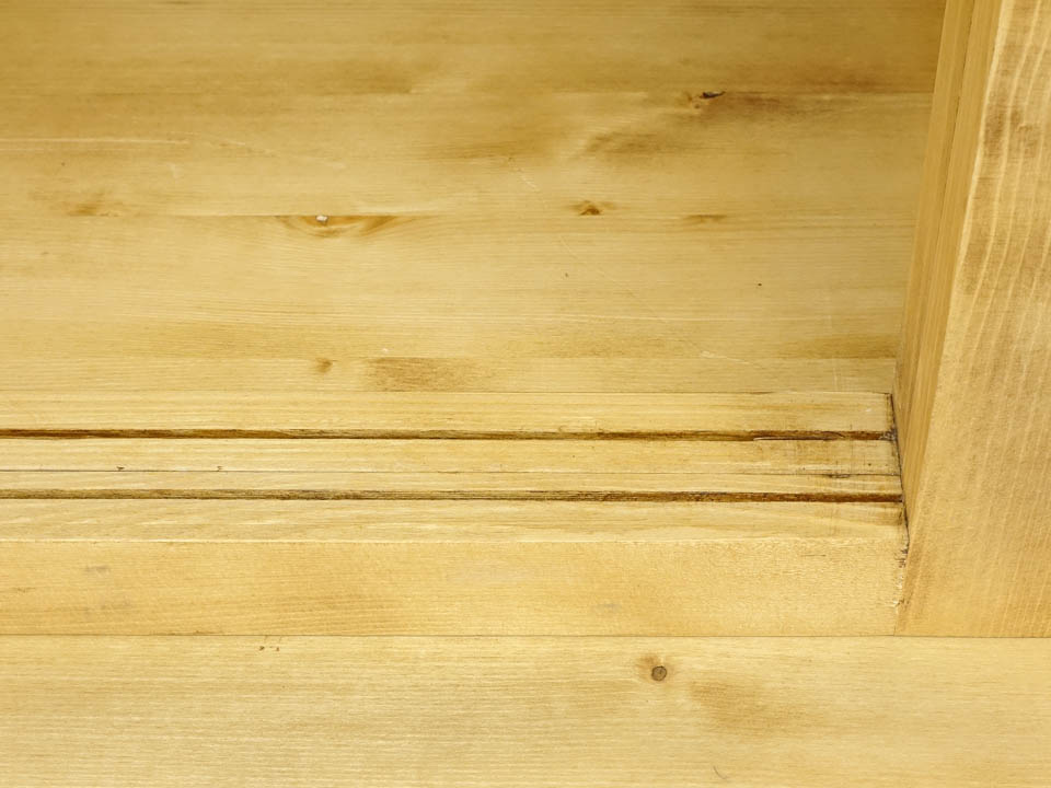 witryny z drewna świerkowego