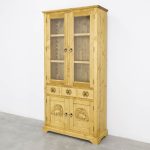 witryny z litego drewna świerkowego do salonu