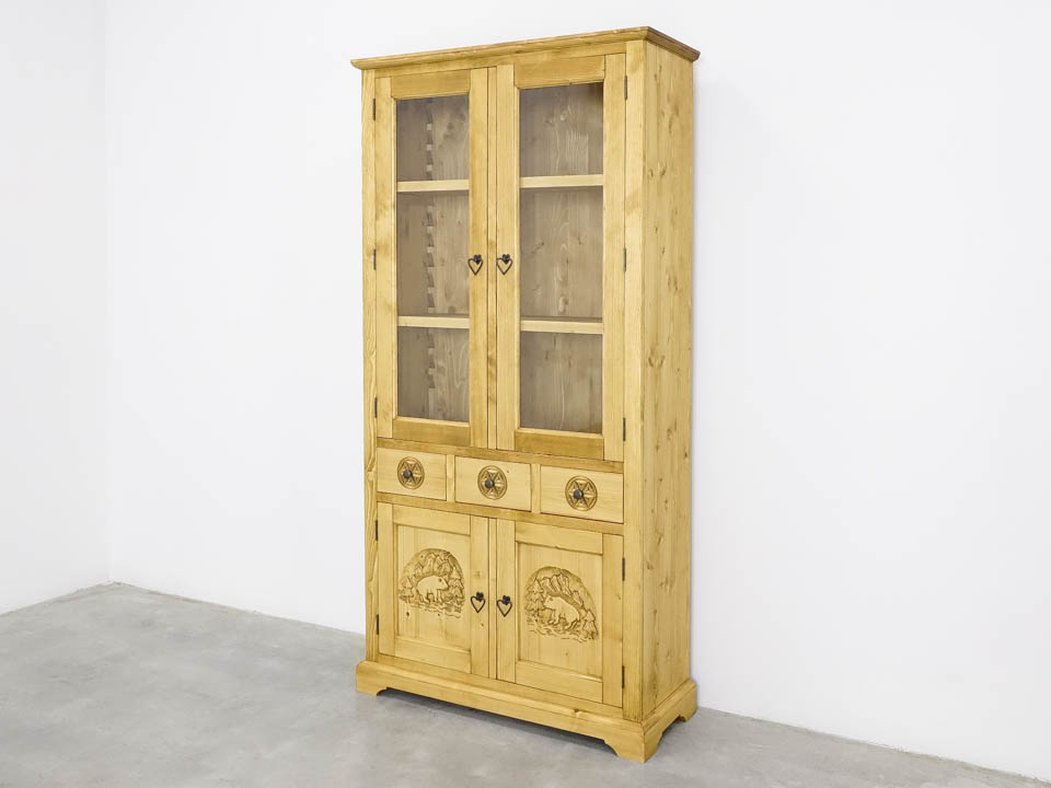 witryny z litego drewna świerkowego do salonu