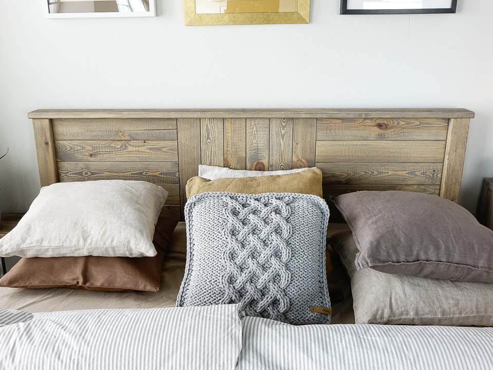 zagłówek wraz z poduszkami