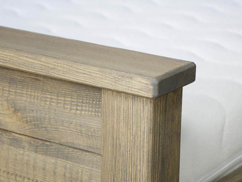 zanóżek łóżka zbliżenie